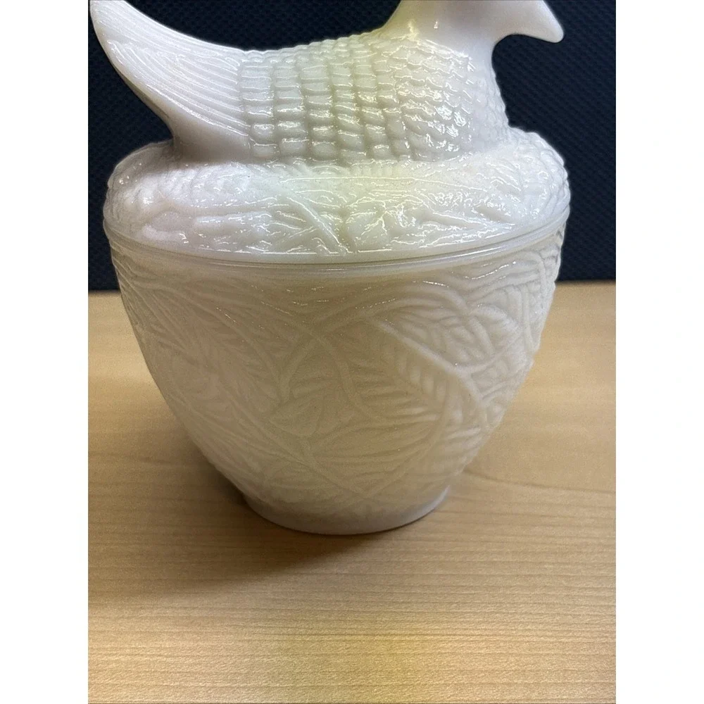 Hen On a Nest Milk Glass Trinket/Candy Covered Dish Vintage Avon 1970's